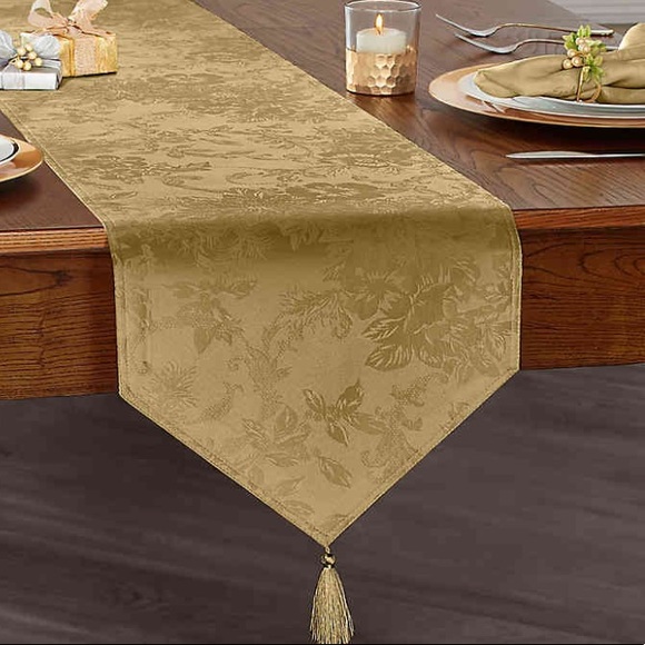 🛍️5/$20 Elrene Poinsettia Elegance Table Runner - Picture 1 of 4